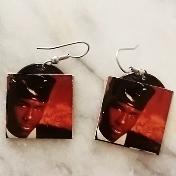 🎤Vintage Bobby Brown record earrings💿 - Picture 2 of 7